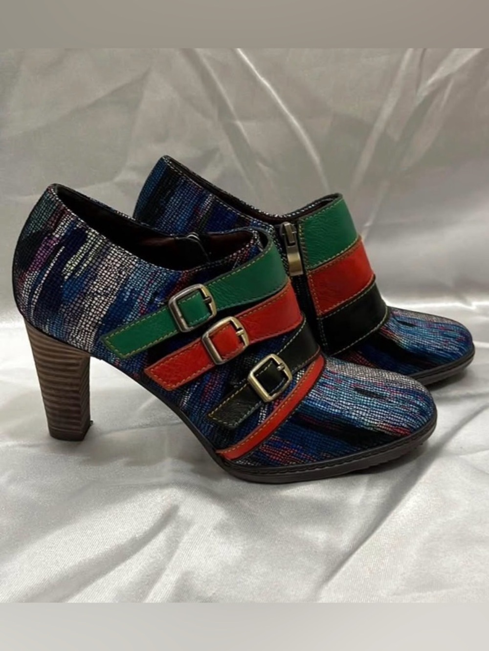 Socoofy Multicolor Strappy High Heel - Green, Red, Black Accents